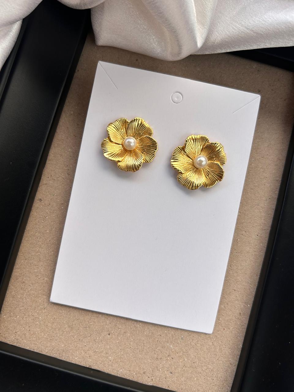 Sunehri Phool Studs