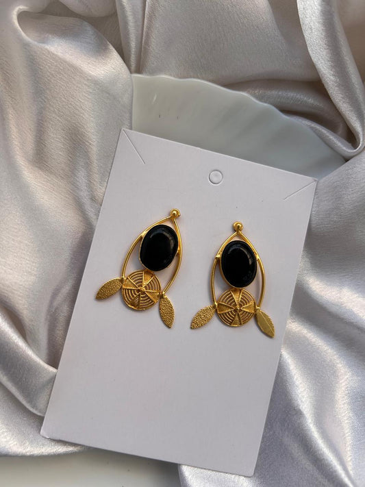Sunleaf Black Earrings